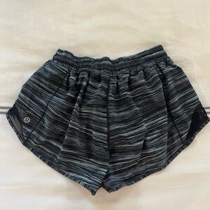 Lululemon Blue Striped Hotty Hot Short Sz 6